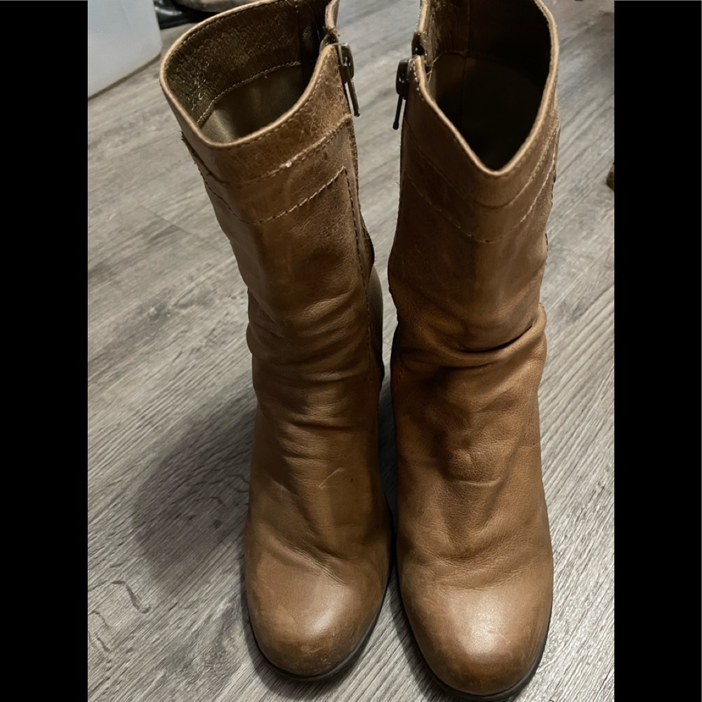 Beautiful Comfortable Nurture Boots 8 1/2